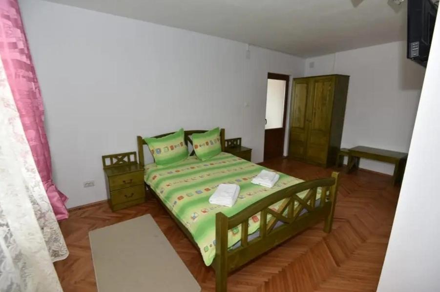 Vila Bianca Busteni Luaran gambar