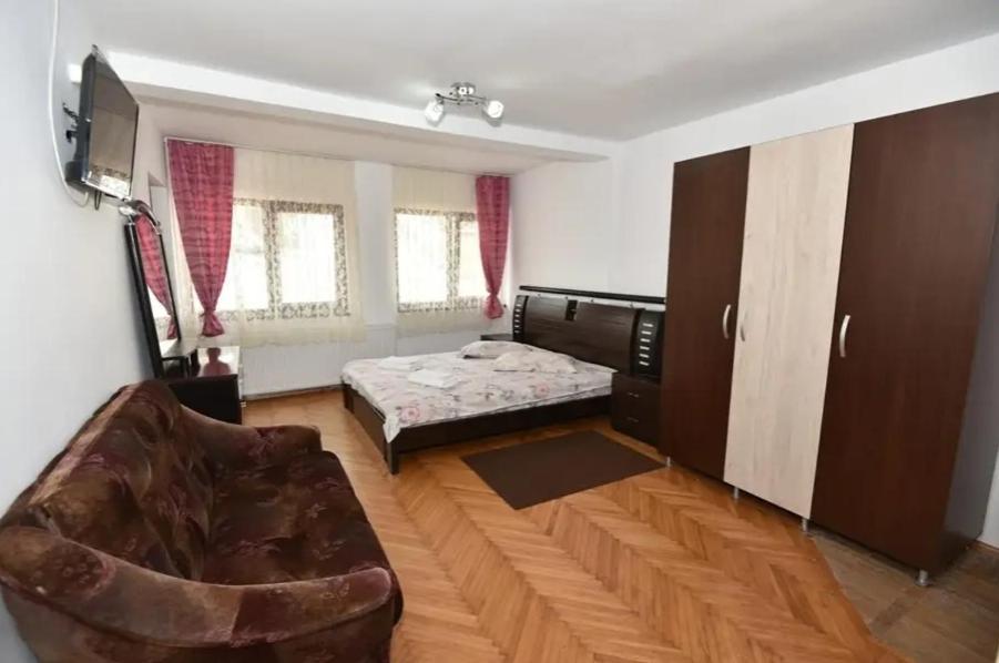 Vila Bianca Busteni Luaran gambar